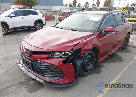 2020 Toyota Camry Le z USA, uszkodzony, nr VIN 4T1L11AK0LU975705